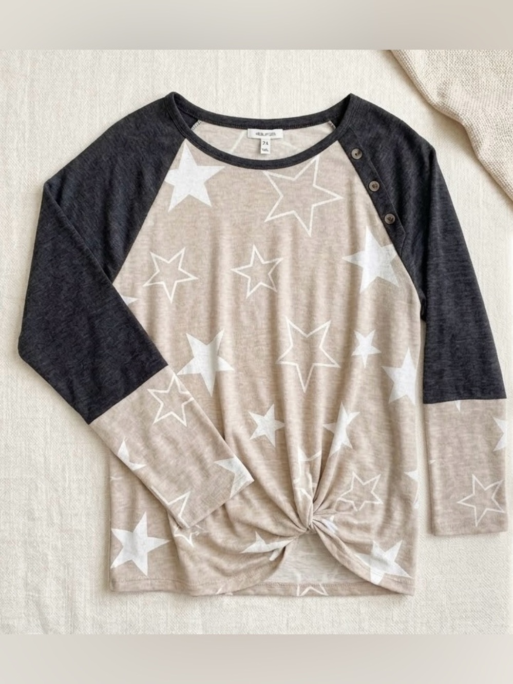 NWT Maurices Star Print Raglan Knot Front Top Beige Charcoal Women’s XXL